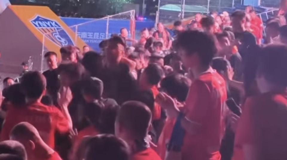 8队抢一个30岁中场,桑德兰凭什么插队